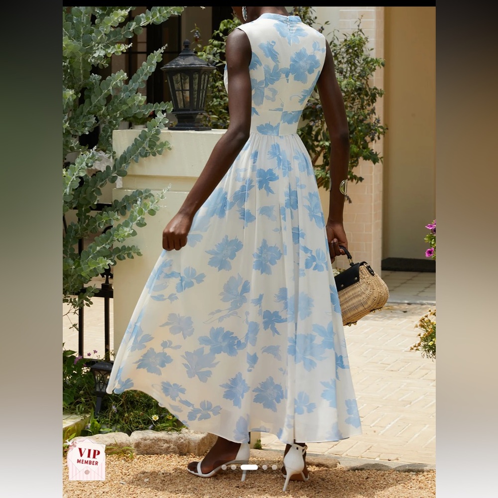 Chic Blue Floral Maxi Dress - Picture 5 of 8